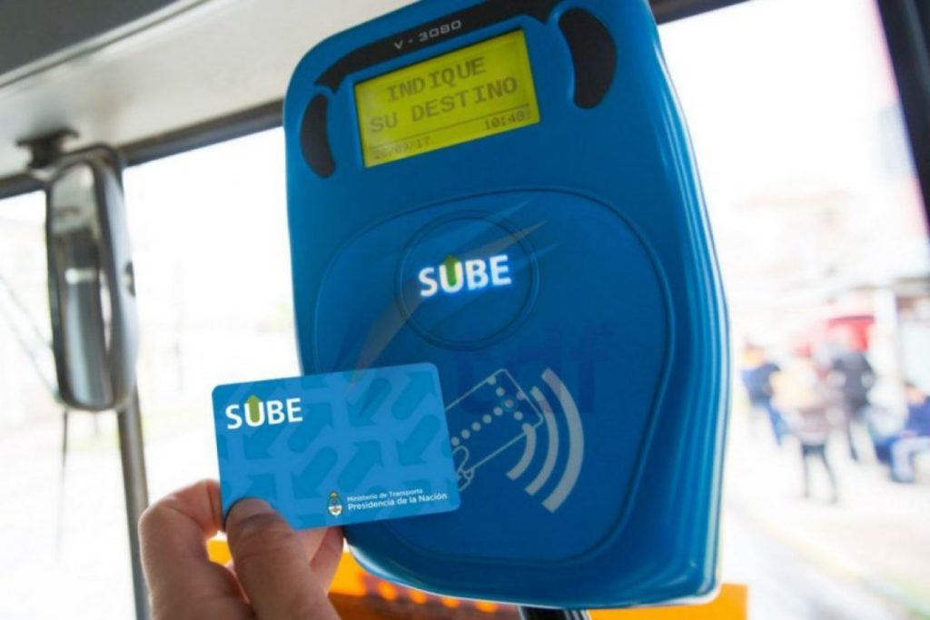 ¿Pagarías el boleto del transporte público con tu celular o tarjeta de crédito?