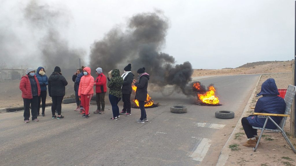 Vecinos de Cuenca XV cortan Casimiro Gómez por pedido de cloacas