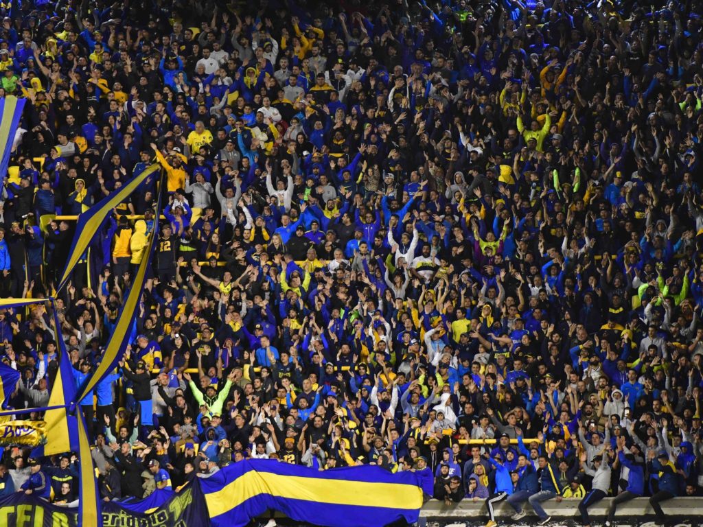 Conmebol multó a Boca por gestos racistas de hinchas