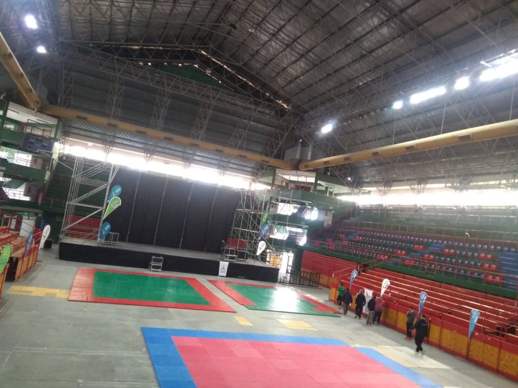 La promesa a la bandera de los mil alumnos se muda al Ruca Che