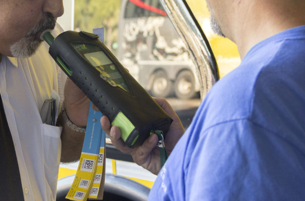 Menejaba alcoholizado un micro lleno de turistas