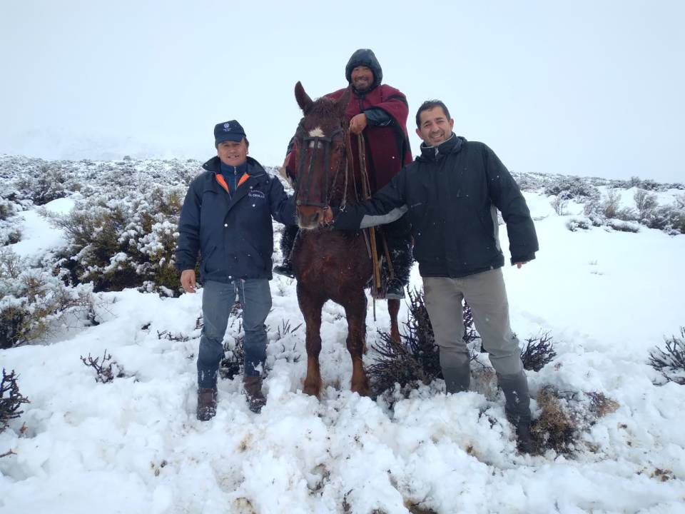 Rescataron a un criancero que estuvo aislado por la nieve 15 días