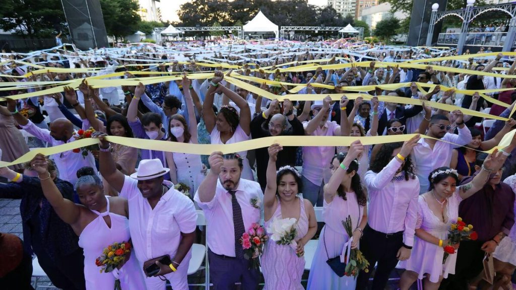 Nueva York: 500 parejas que postergaron su boda por la pandemia se casaron en un evento masivo