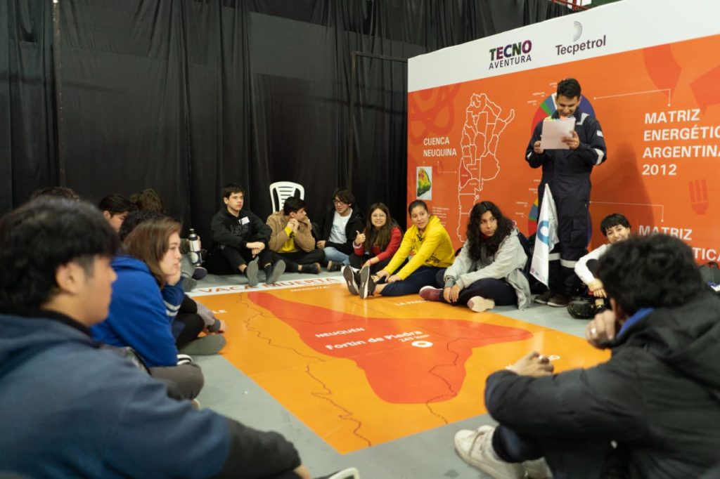 500 estudiantes participaron de la cuarta edición de TecnoAventura