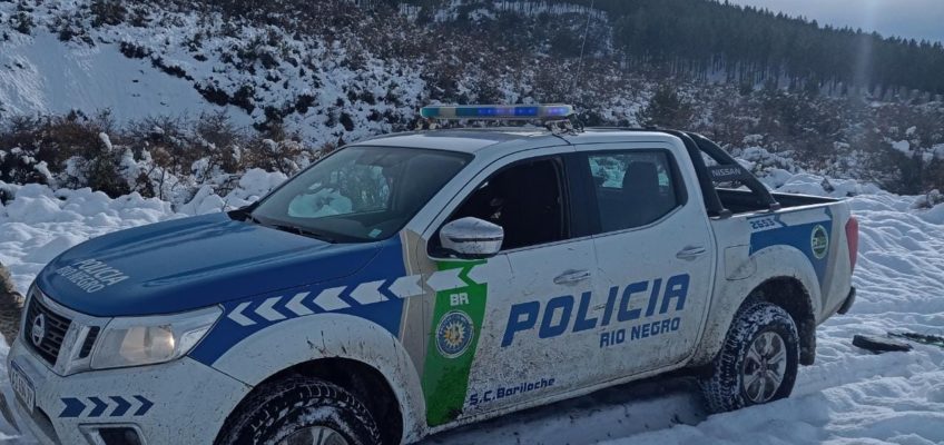 Policía rescató a un poblador que estaba aislado por el temporal de nieve