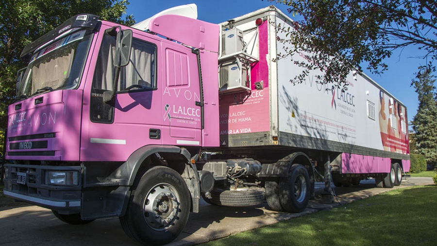 Un camión recorre provincias argentinas para realizar mamografías gratuitas