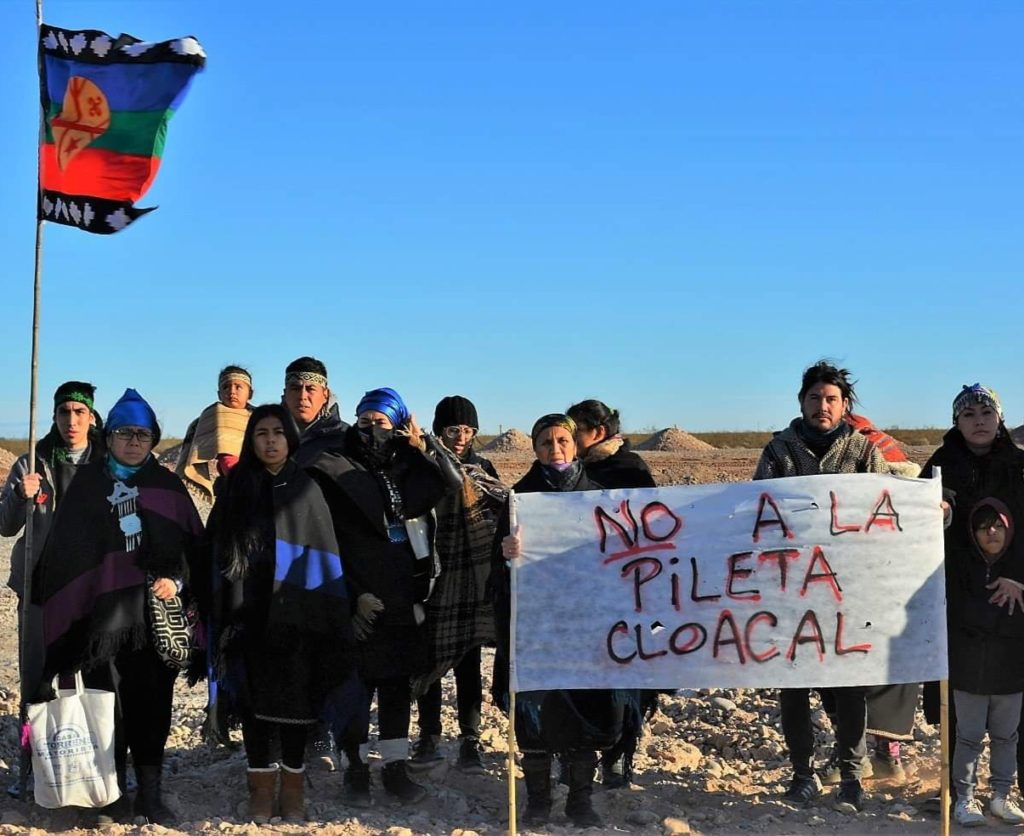 La Meseta: Preocupación por piletas cloacales ubicadas cerca de comunidades mapuches y nuevos lotes