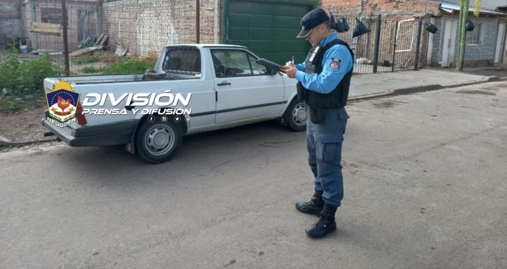 Policía retiró una camioneta en estado de abandono con pedido de secuestro