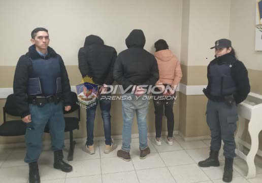 Tres personas fueron detenidas mientras robaban una vivienda