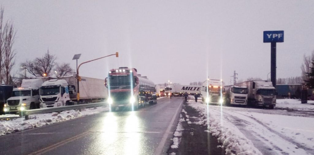 Solo 70 camiones lograron pasar la frontera en Pino Hachado