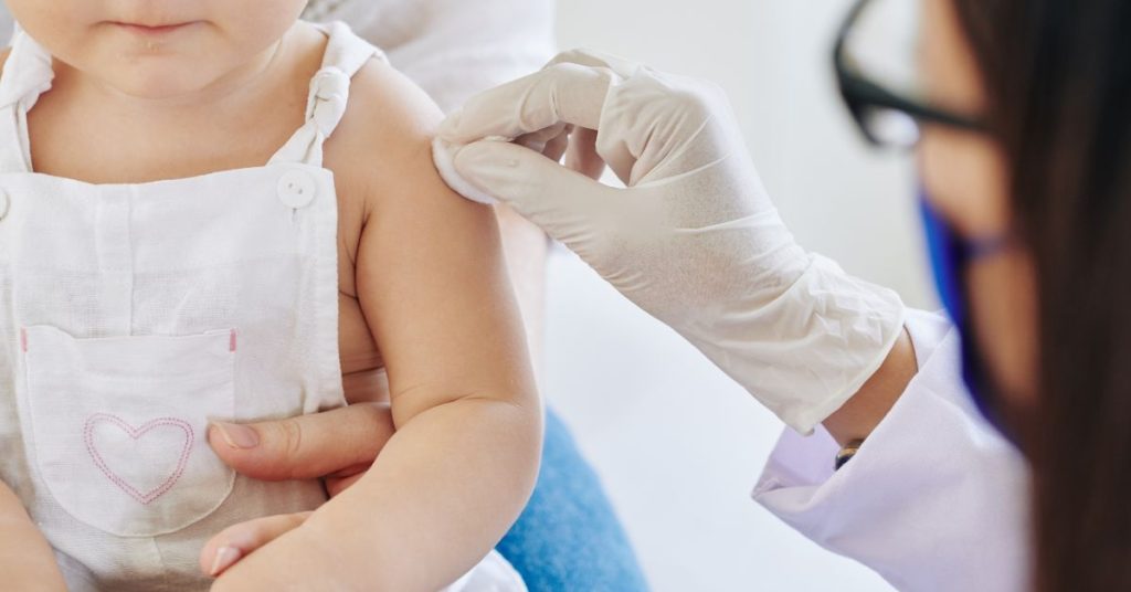 Neuquén comenzó a vacunar contra el COVID-19 a menores de 6 meses a 3 años