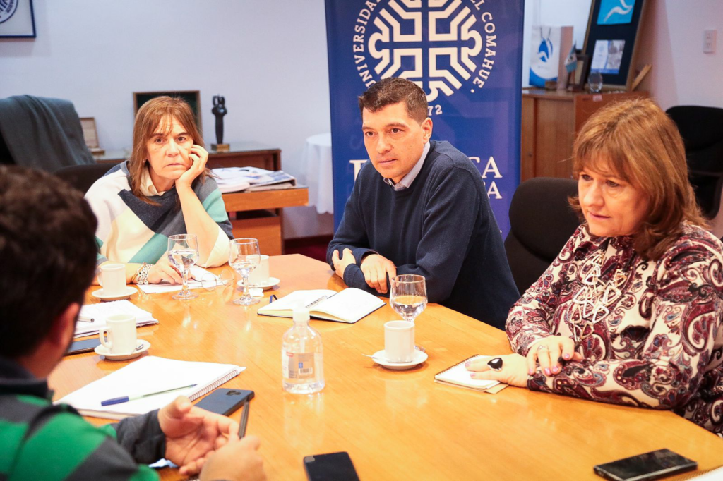 La legislatura aportará 10 aulas bimodales a la UNCo