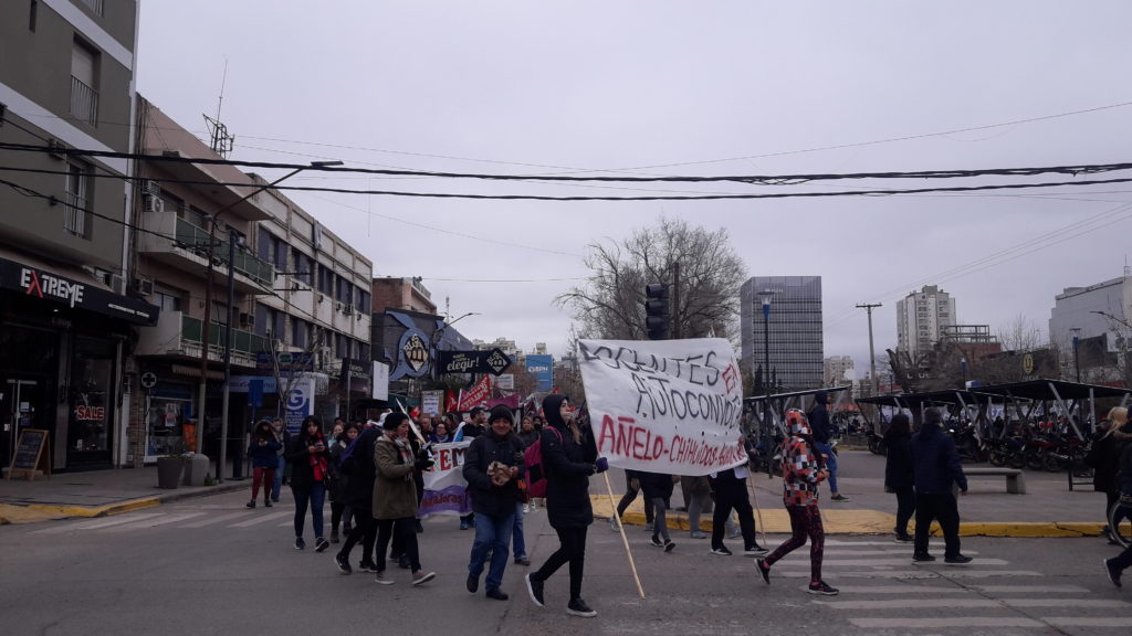 Maestros neuquinos pararon y marcharon