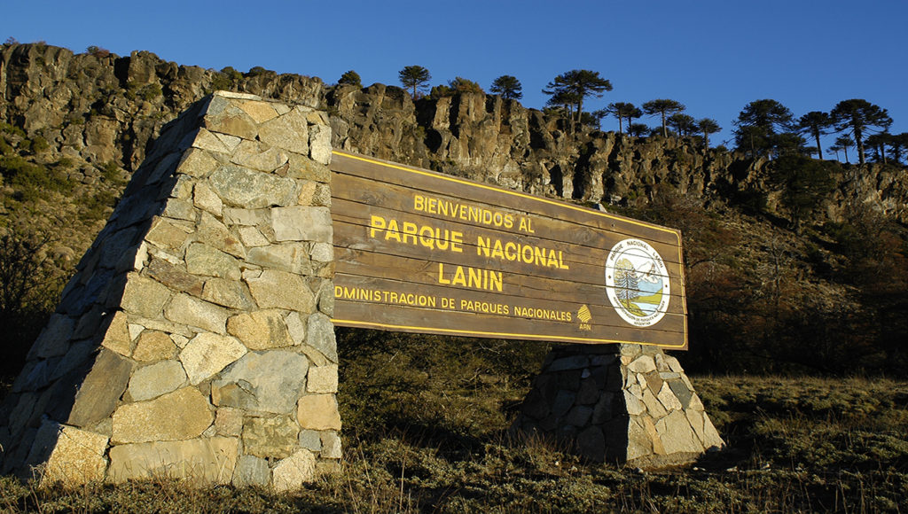 Rescatan a dos turistas del Volcán Lanín