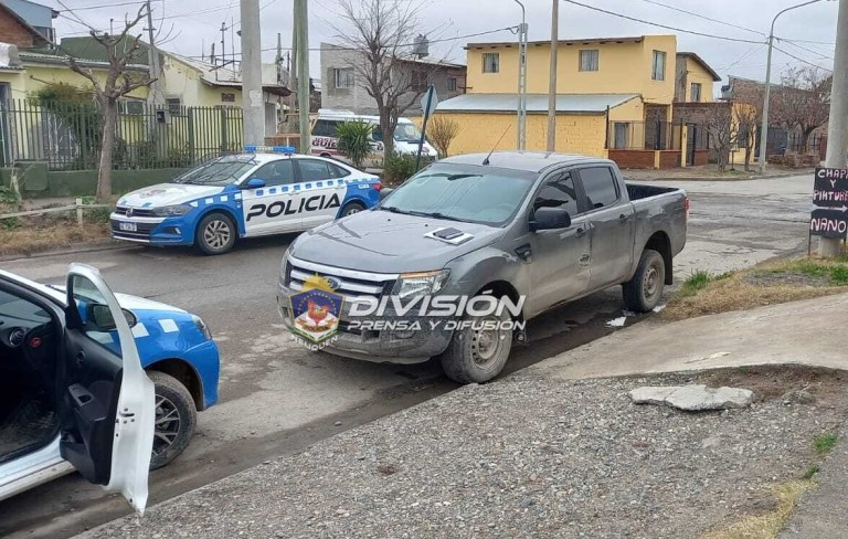 Secuestran una camioneta robada en un taller mecánico del oeste