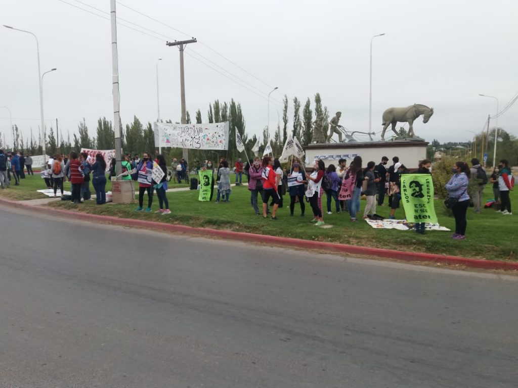 Siguen las versiones de un lado y otro sobre el transporte para los docentes de Añelo y El Chañar