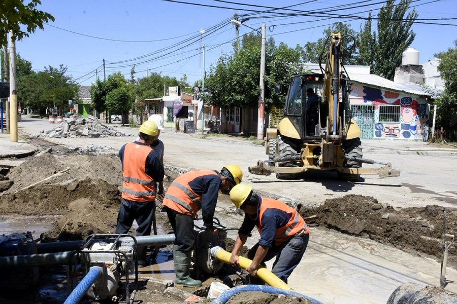 EPAS sigue trabajando en la calle Gatica y el caos vehicular persiste