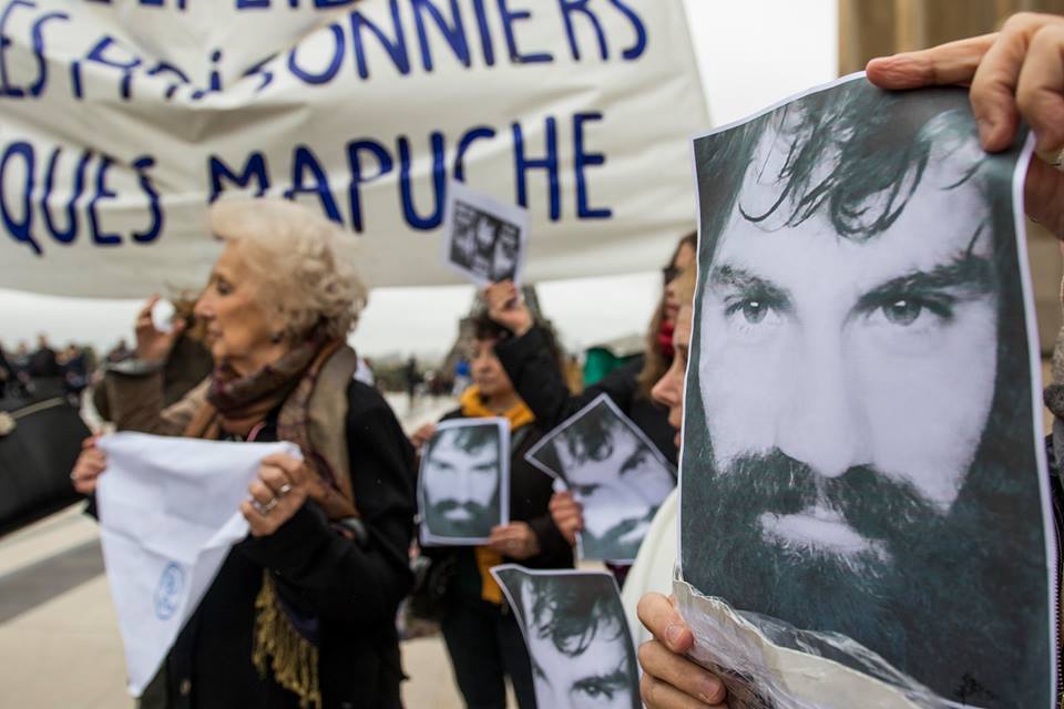 Abuelas y Madres de Plaza de Mayo acompañan el acto a cinco años de la muerte de Santiago Maldonado