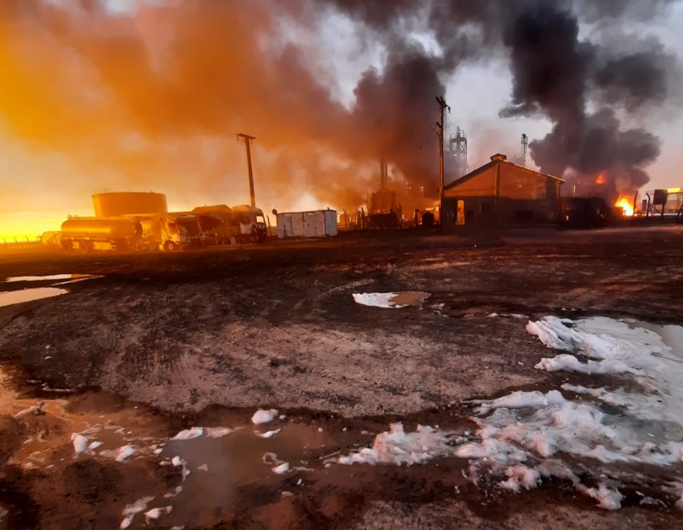 Tres personas fallecidas en el incendio en la refinería de Plaza Huincul