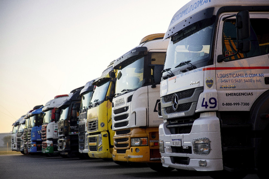 Transportistas denuncian «stockeo» de las empresas que fabrican neumáticos