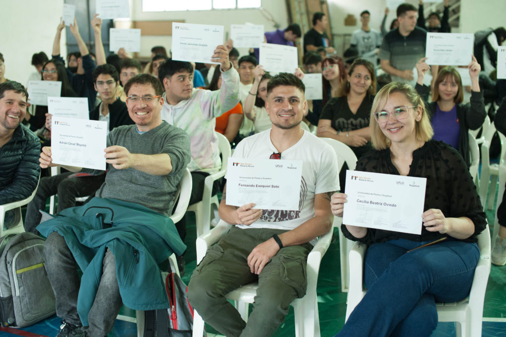 Tecpetrol capacitó a más de 100 estudiantes y docentes en automatización