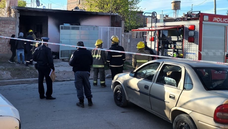 Una mujer salvó a sus dos hijos de un feroz incendio