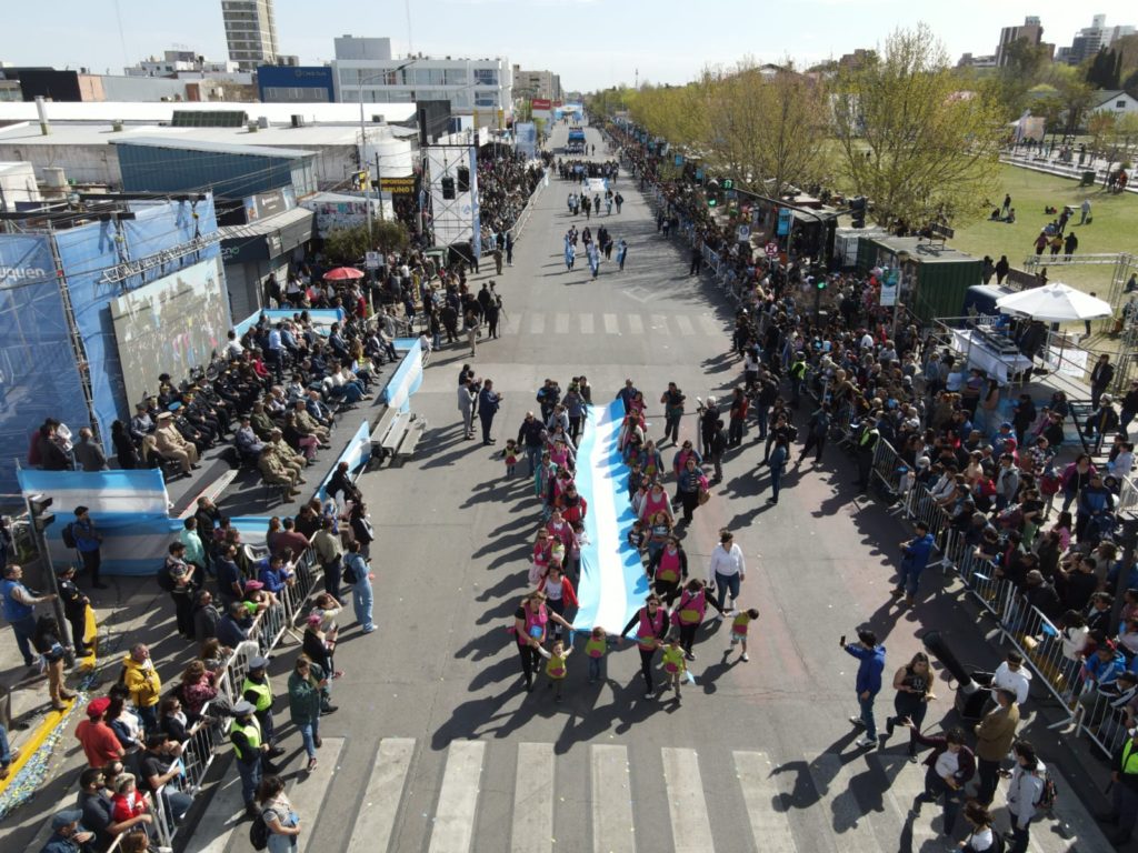 A todo color se vivió el desfile aniversario tras dos años sin celebración