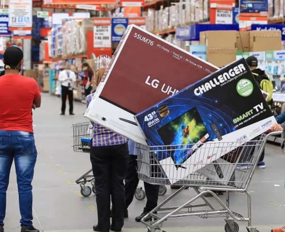 Cipolletti: Detuvieron a un hombre tras robar un televisor de un supermercado