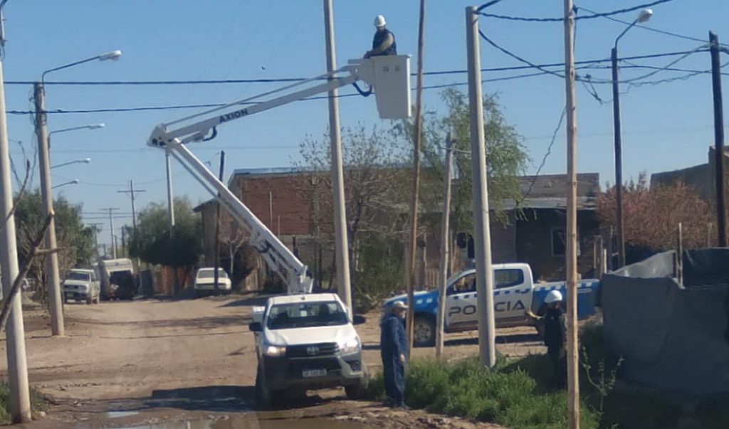 EPEN le cortó la energía a «enganchados» y galpones deudores