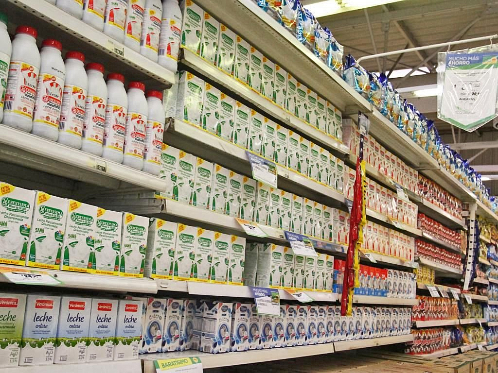 Intentó robar 13 cajas de leche de un supermercado de Cutral Co