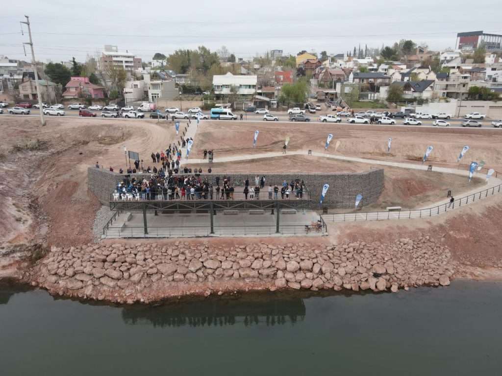 Así es el nuevo mirador de la ciudad a orillas del río Neuquén