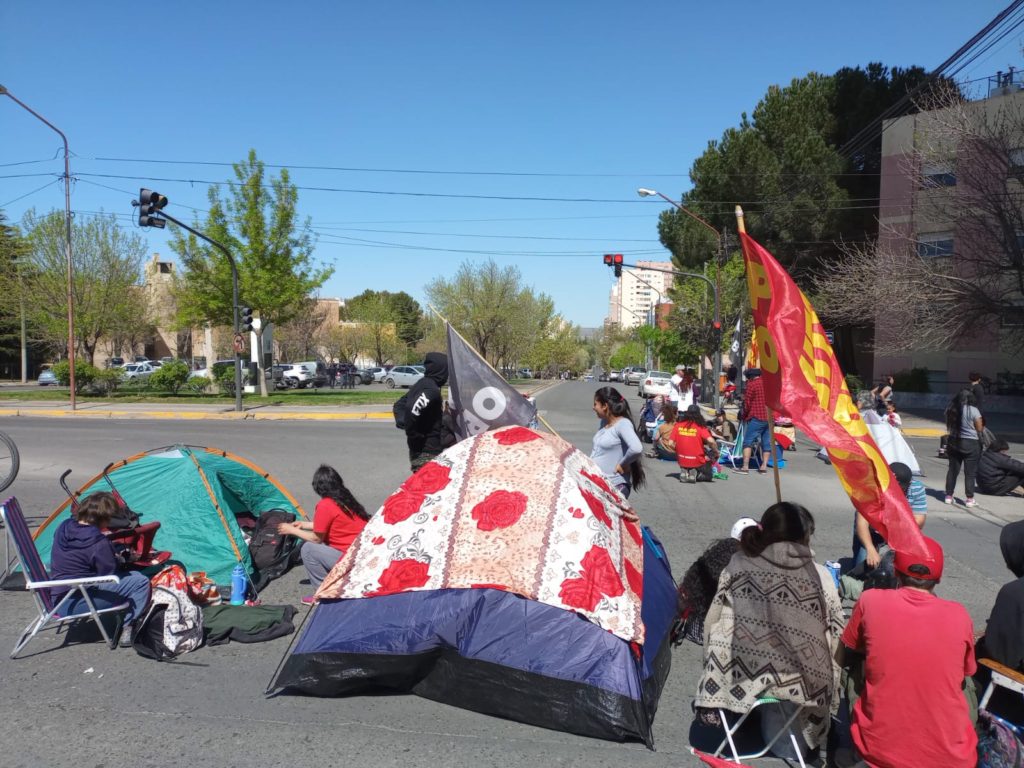 A las 10 de la mañana termina el acampe en el Monumento a San Martín