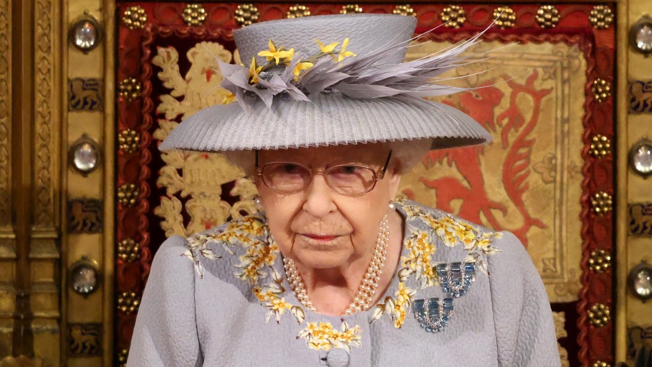 La reina Isabel II está bajo supervisión médica por su estado de salud