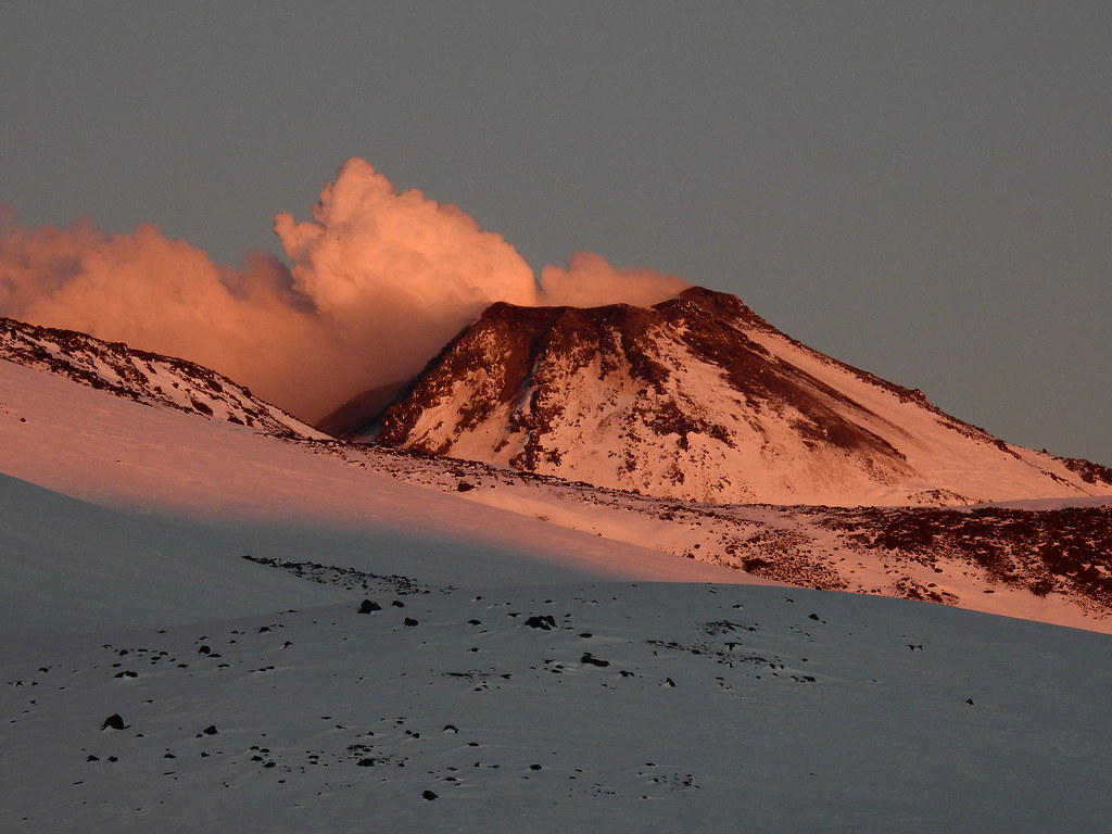 Aseguran que el volcán Chillán no genera riesgos para Neuquén