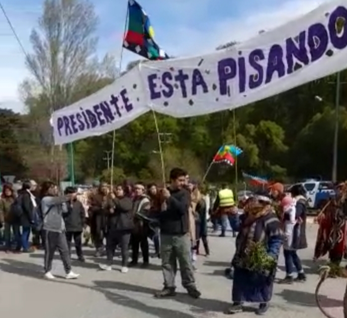 Mapuches se manifestaron en la inauguración del hospital de San Martín de los Andes