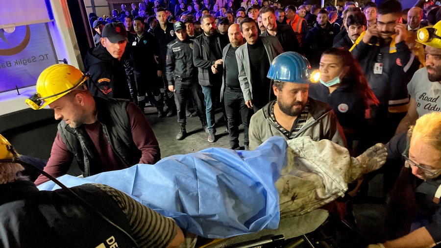 Murieron 41 obreros tras la explosión en una mina de carbón en Turquía