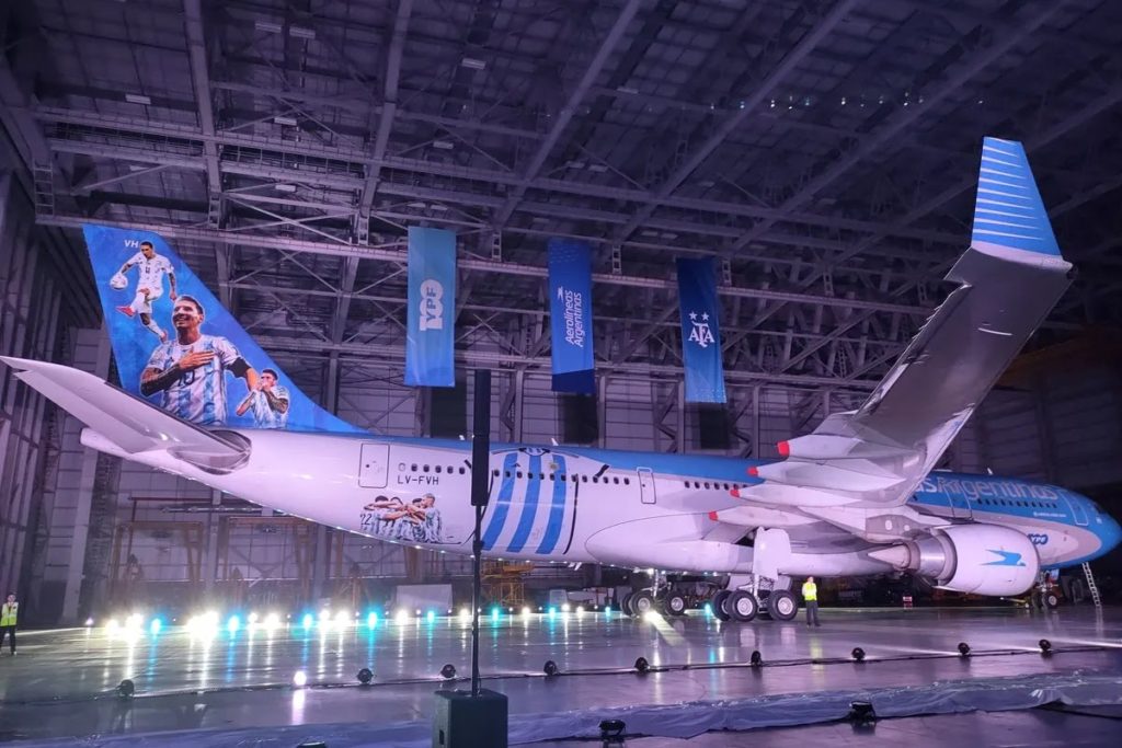 Presentaron el avión de la selección argentina para ir a Qatar