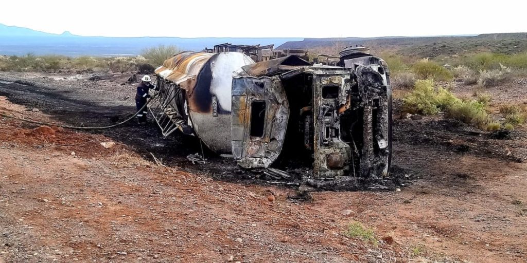 Por esquivar un animal, un camionero volcó y sufrió quemaduras