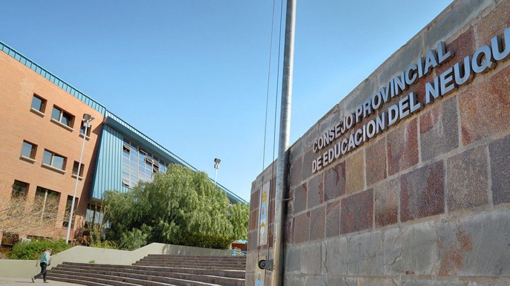 Investigan a cuatro médicos por presunta emisión de certificados falsos en Neuquén, Zapala y Cutral Co