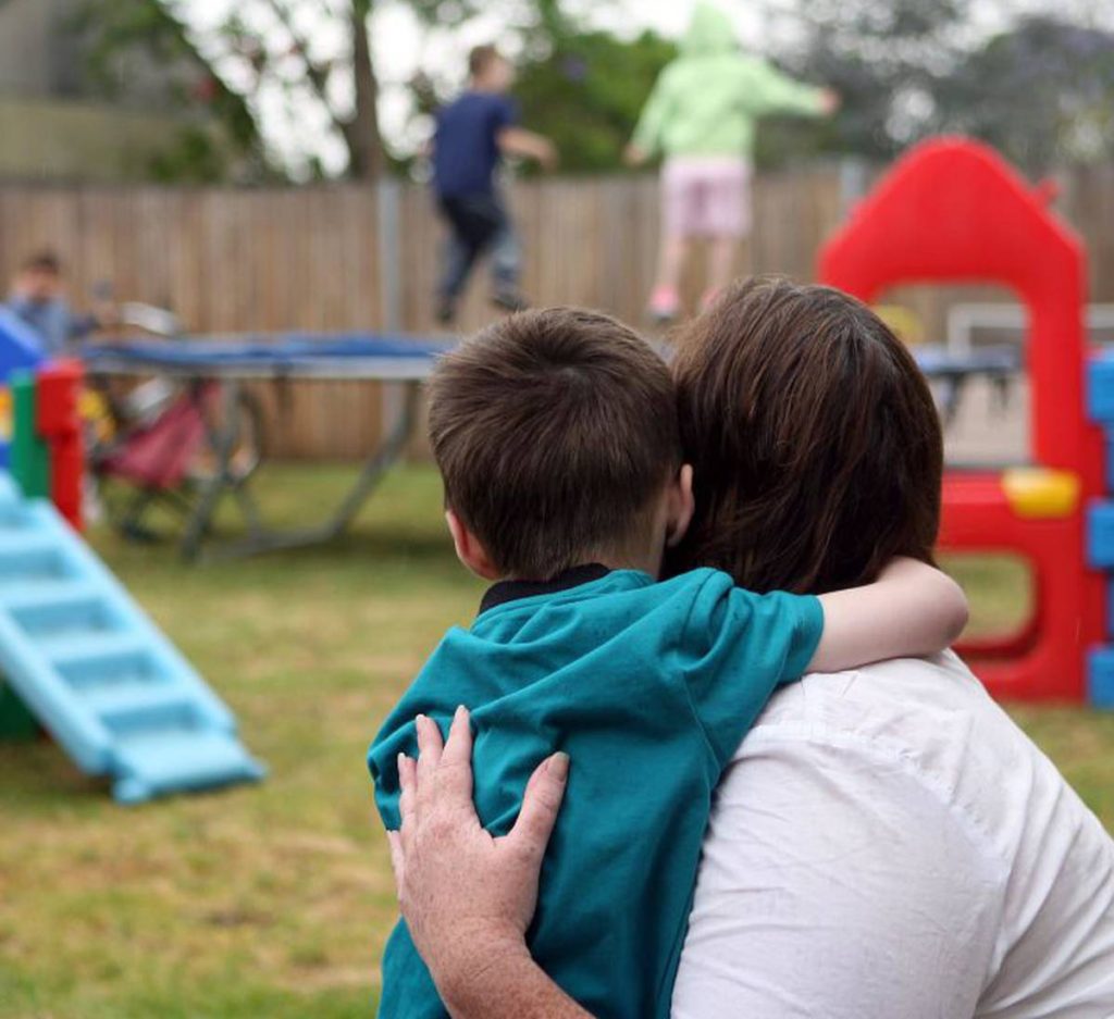 Buscan familias solidarias para dos bebas, dos nenas y un nene