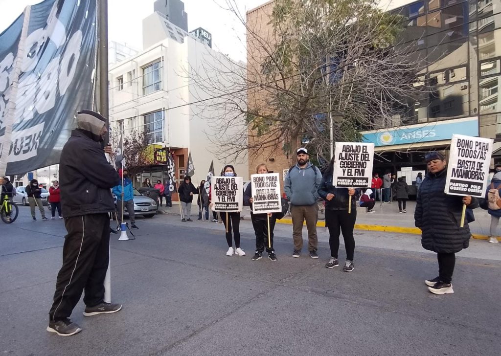 Organizaciones sociales piden un bono universal