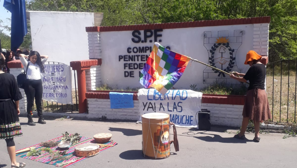 Causa Mascardi: Trasladan a Bariloche a las mujeres mapuche detenidas en Buenos Aires