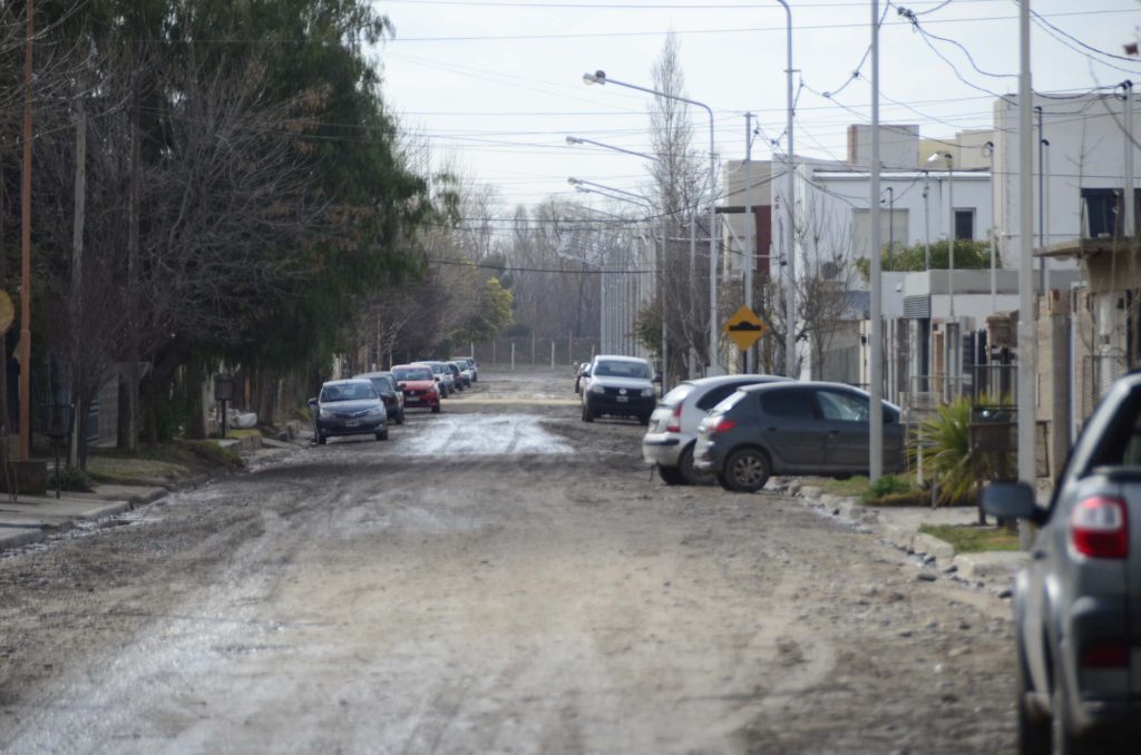 La muni pavimenta las calles del recorrido del transporte público en Rincón de Emilio