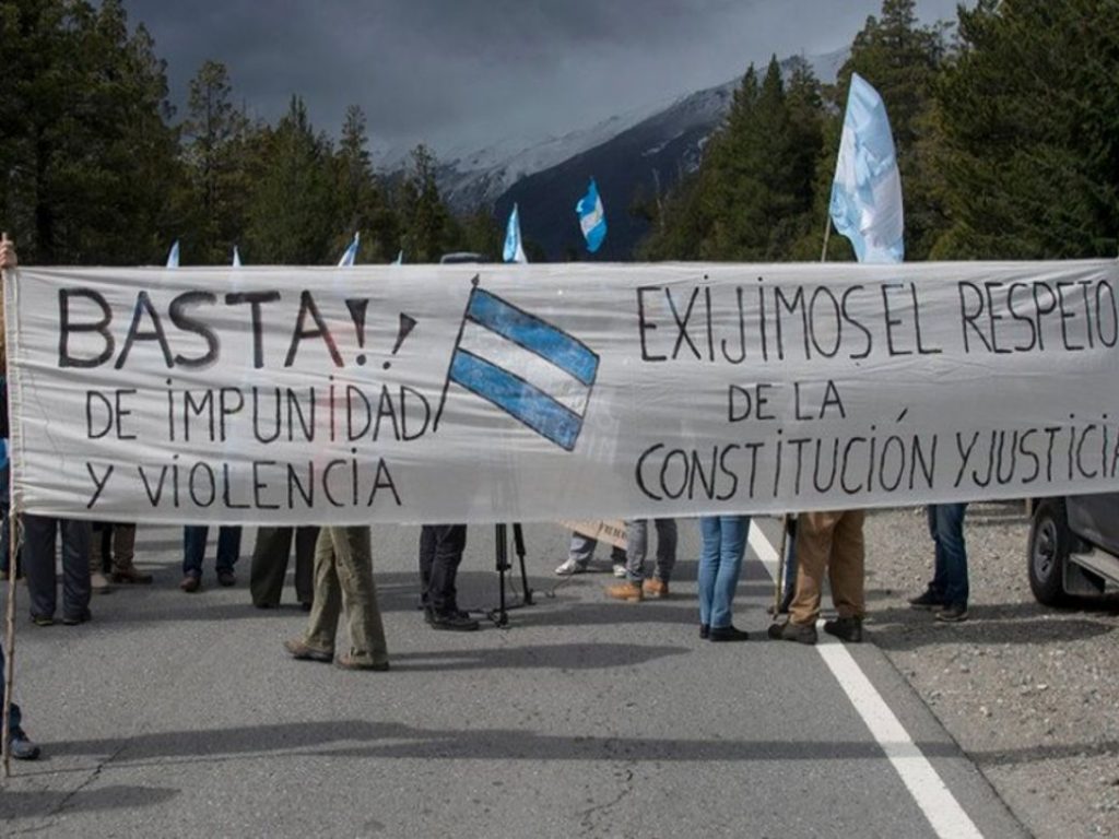 Vecinos aseguran que el grupo de seguridad especial abandonó Villa Mascardi