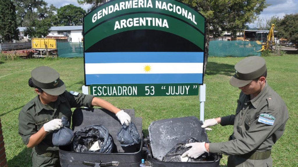 Jujuy: Vestidos de gendarmes le robaron 6 millones de pesos a un joven