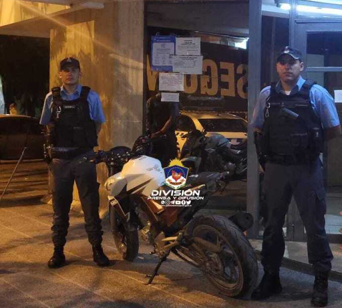 Se cayó de la moto cuando huía de la policía y terminó preso