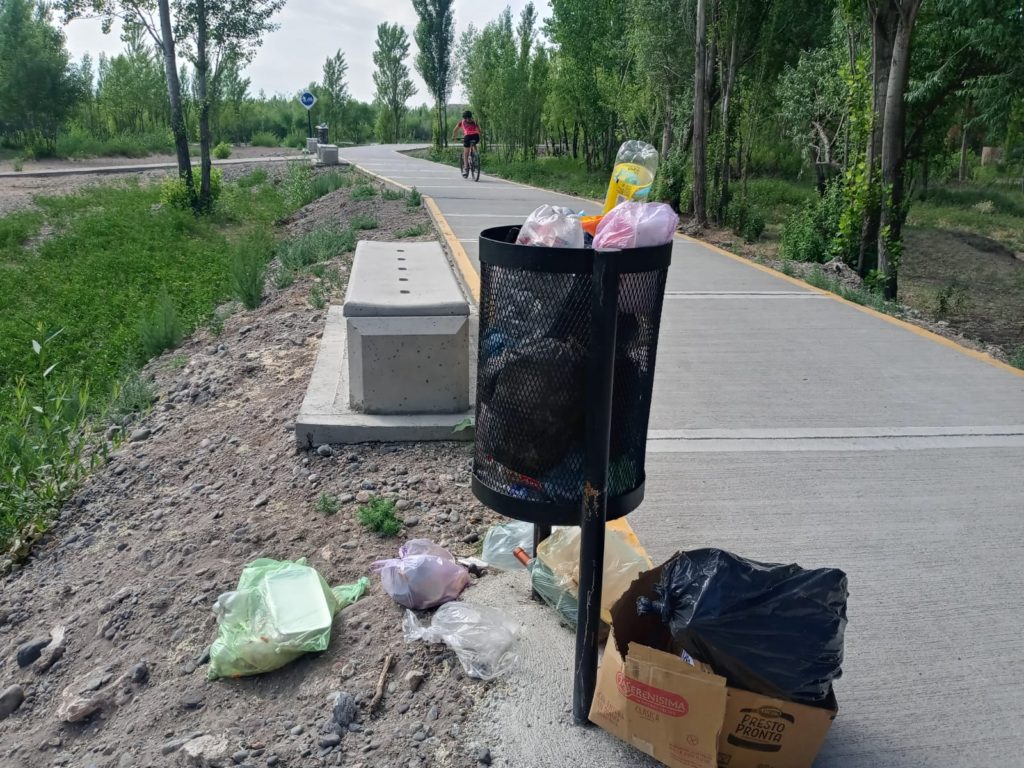 La muni sumó a eventuales para mantener la limpieza en la zona costera