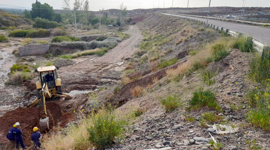 Sancionarán a la empresa que rompió la cañería en el Cañadón de las Cabras