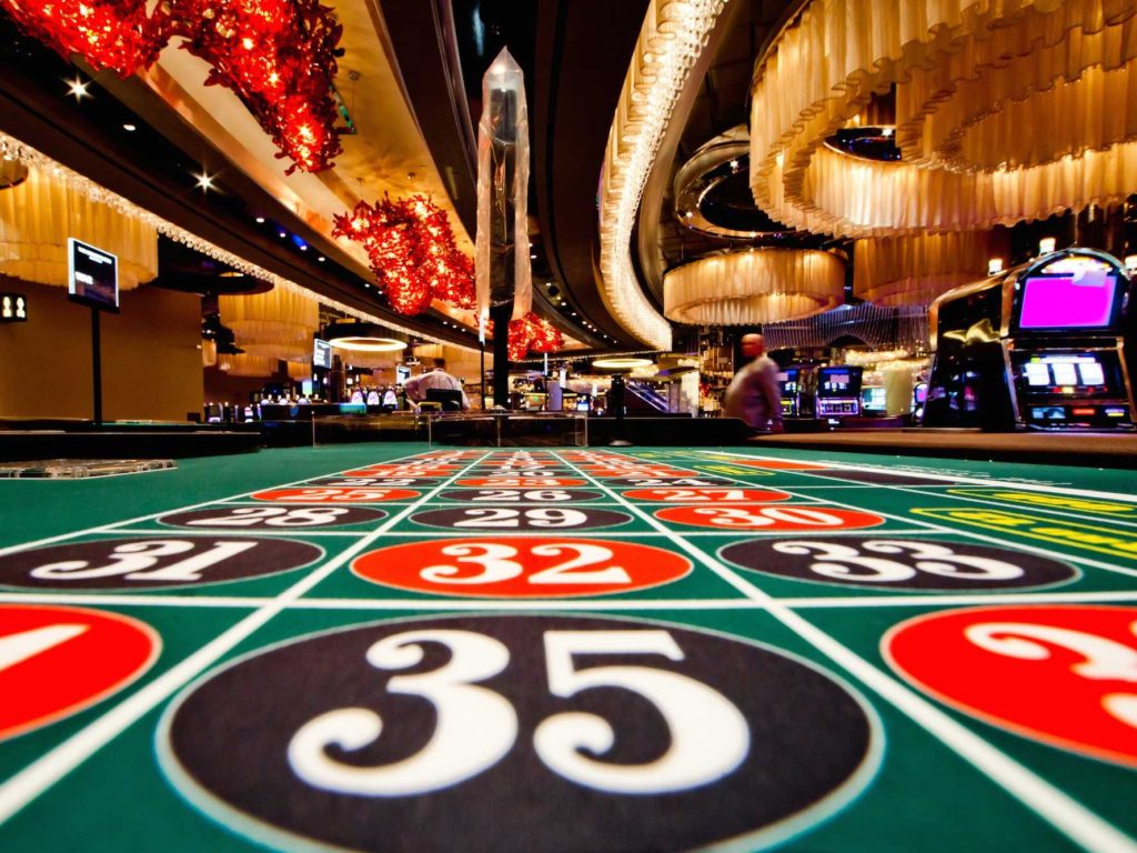 Los casinos y salas de juego deberán tener relojes y ventanas visibles