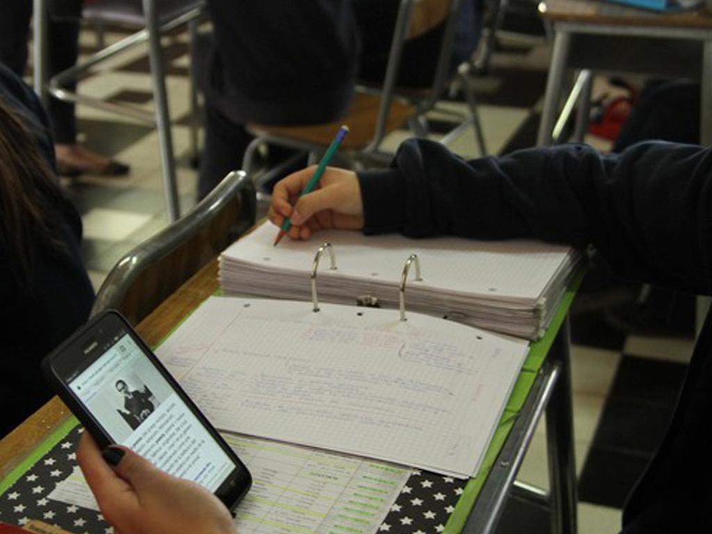 Catamarca prohibió el uso de celulares y dispositivos tecnológicos en las escuelas